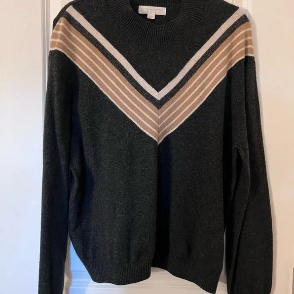 Women’s Black and Tan Sweater - Picture 1 of 3